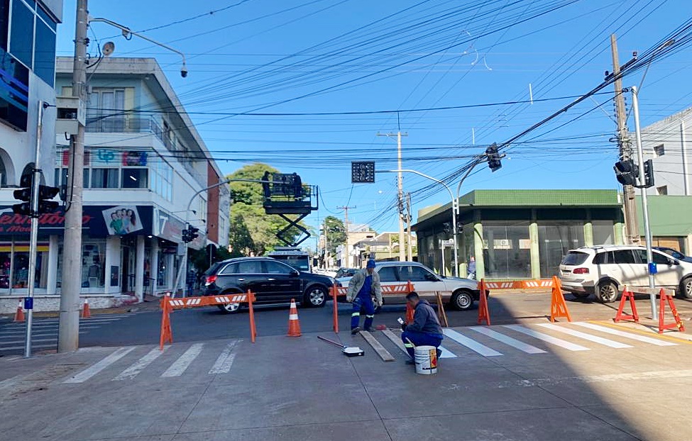 Funcionamento dos novos semáforos inicia na noite desta terça-feira  